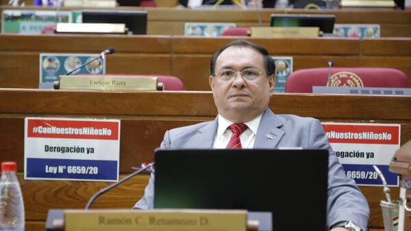 Pedirán a Trump que retire declaración "significativamente corrupto" a Cartes umía