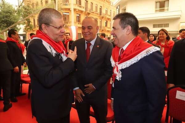 La salud de Horacio Cartes: “hace oficina pese a reposo” según su médico  - Política - ABC Color