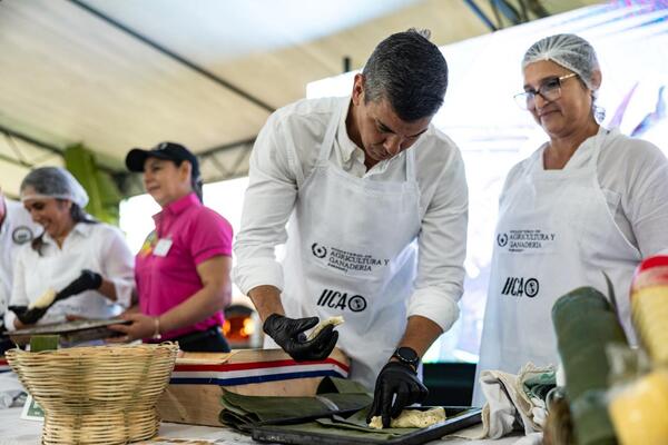 Gobierno conecta productores y consumidores en feria Chipá Apo por Semana Santa - ADN Digital