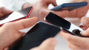 Redes sociales afectan bienestar juvenil, revela estudio global