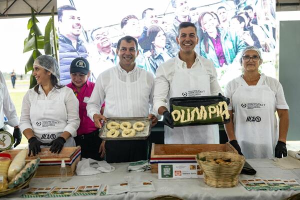 "Chipá Apo" de Peña para homenajear a su club muestra su fanatismo