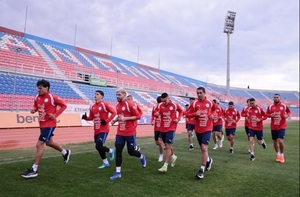 Amistoso ante Grecia: Alfaro define el equipo con Olveira en el arco