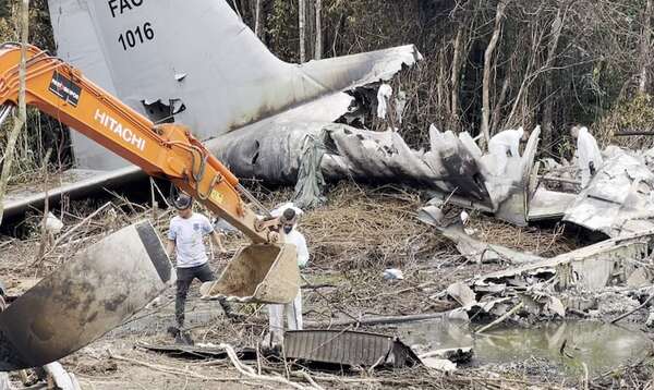 Aparecen nuevo video de la caída del avión militar en Colombia  - Mundo - ABC Color