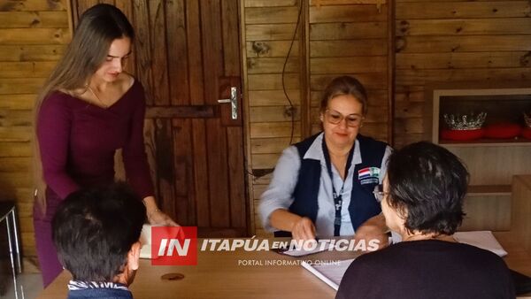 MUNICIPALIDAD DE NUEVA ALBORADA ENTREGA TARJETAS A BENEFICIARIOS DE LA TERCERA EDAD