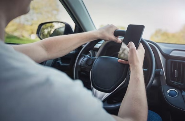 Choferes de Uber y Bolt extienden jornadas por combustible