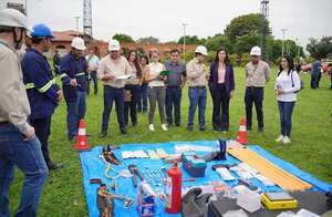ANDE busca bajar la morosidad al 14%: 150 cuadrillas con cámaras corporales saldrán a las calles - Economía - ABC Color