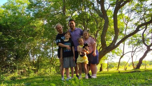 Nicole Sautu y Piroka Gavilán esperan un varón