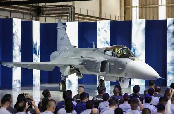 Brasil presenta el primer caza supersónico fabricado en el país como símbolo de soberanía - San Lorenzo Hoy