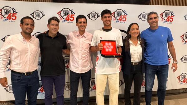 Merecido homenaje a Daniel Vallejo