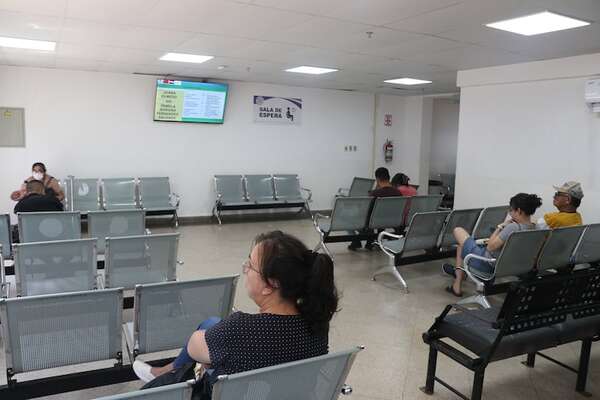 Hospital de Clínicas: polémica por sistema de turnos telefónicos ante alta demanda - Nacionales - ABC Color