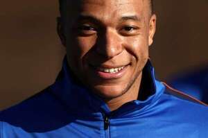 Mbappé niega que le hayan examinado la rodilla equivocada - Fútbol Internacional - ABC Color