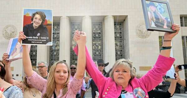 La Nación / Justicia de EE. UU. declara responsables a Meta y YouTube por adicción a redes sociales