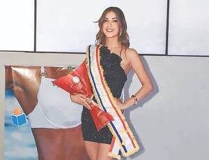 Acusan a modelo de "autoproclamarse" "Miss Mundial" ndaje