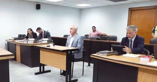 La Nación / Expondrán chats para rastrear posibles nexos narcos con Giuzzio