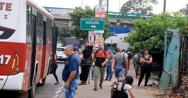 La Nación / Usuarios de micros rechazan eventual aumento del pasaje