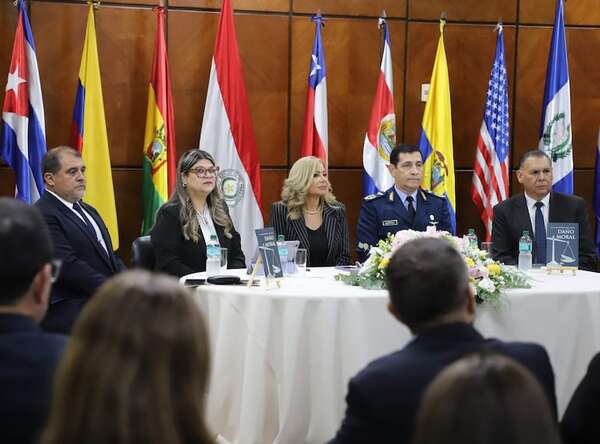 Lanzamiento del libro Daño Moral - Sociales - ABC Color