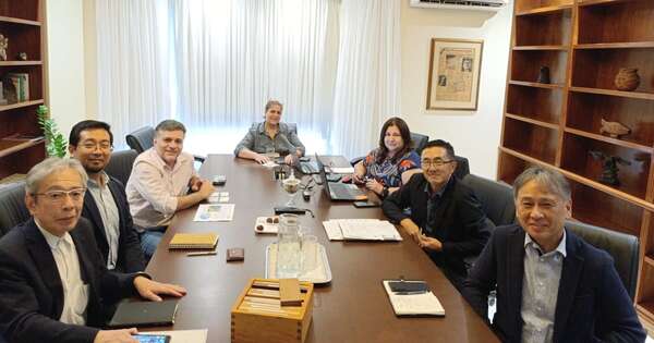 La Nación / Empresarios japoneses muestran interés en la industria maderera