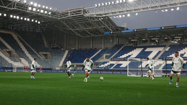 Italia desafía a una Irlanda del Norte plagada de jugadores de segunda y tercera división