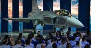 La Nación / Presentan el primer caza supersónico de fabricación brasileña