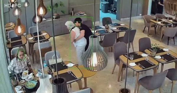 Moza que auxilió a la madre de Santiago Peña denunció despido