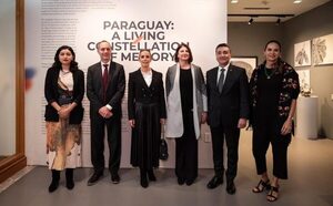 Primera dama visitó en Washington la exposición “Paraguay: una constelación viva de memoria”