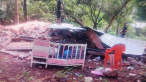 Mandó echar la casa de su exnuera que construyó en su terreno