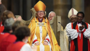 Fue enfermera, está casada, tiene dos hijos y es la primera mujer arzobispa de la iglesia de Inglaterra