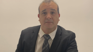 Declaran rebeldía y ordenan captura de abogado acusado de supuesta sextorsión