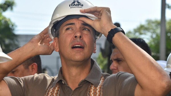 Peña descarta suba del pasaje y sugiere a transportistas cargar en Petropar