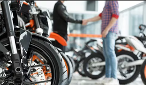Polémica por resolución de la Corte que eleva costos para adquirir una moto