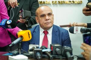 Bachi se despega del caso Chaqueñito, niega audios y exige su renuncia