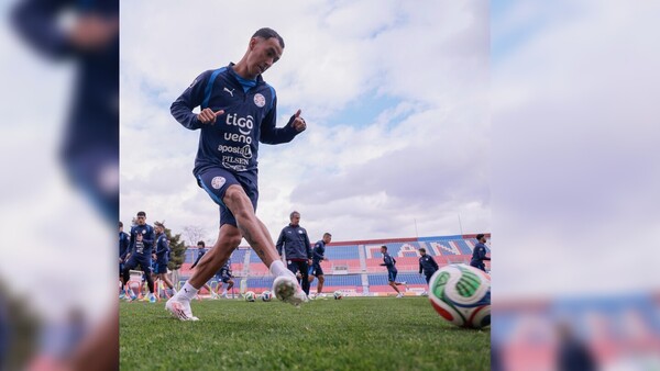 Nuestros pésames: Kaku Romero dejó la concentración Albirroja por muerte de padre