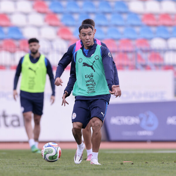 Romero Gamarra deja la Albirroja por el fallecimiento de su