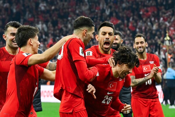 Turquía supera a Rumania y se acerca al grupo de Paraguay