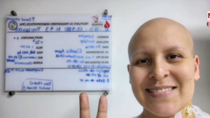 Joven madre lucha contra la leucemia y familias piden ayuda para costoso tratamiento