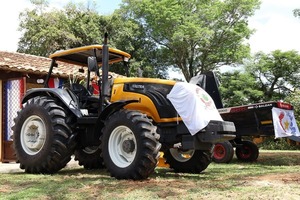 MAG entrega tractor e implementos para fortalecer la producción cañera en San José de los Arroyos - ADN Digital