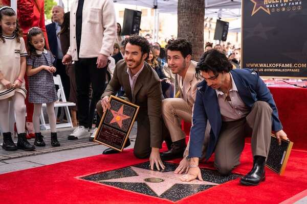 Dwayne Johnson, Anne Hathaway y los Jonas Brothers recibirán el premio Leyendas de Disney - Mundo - ABC Color