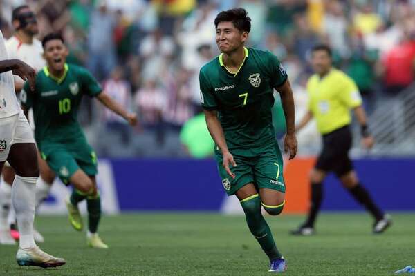 Bolivia remonta ante Surinam y queda a un paso del sueño mundialista - Mundial de Fútbol - ABC Color