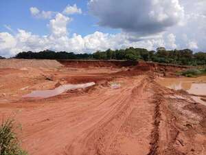 Camino “tragado” por canteras en Paso Yobai: pobladores denuncian aislamiento y exigen intervención urgente - Nacionales - ABC Color