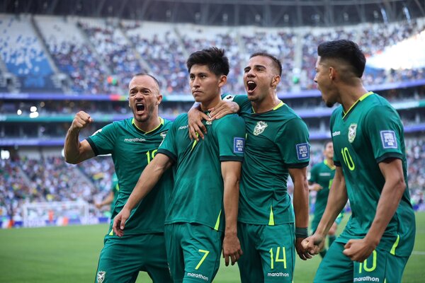 Bolivia remonta a Surinam y buscará ante Irak el cupo al Mundial