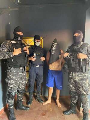 Persecución y “operativo cerrojo” permiten recuperar moto robada y detener a sospechoso - Policiales - ABC Color