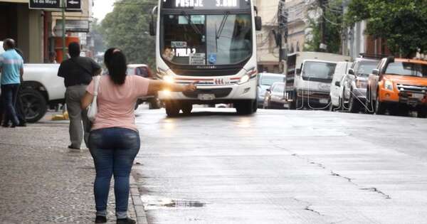 La Nación / Gobierno descarta una suba del pasaje