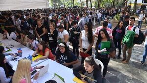 Feria de Empleo con alta concurrencia en Central y Alto Paraná