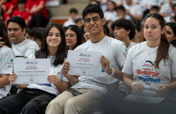 Gobierno amplía cupo de Becas 2026 y beneficiará a 7.594 jóvenes