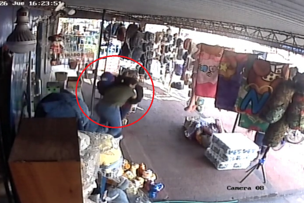 Trabajadora frustra asalto tras enfrentarse a delincuente | Unicanal