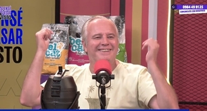 Popular / (VIDEO) ¡Salvador Hícar mostró la posición del pavo para "el delicioso"!