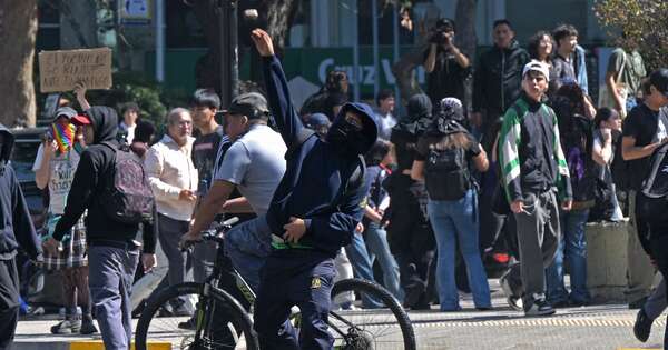 La Nación / Chile: estudiantes protestan contra recortes a la educación