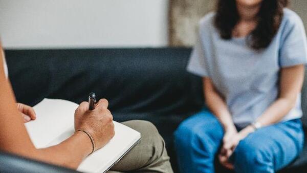 Salud mental en alza: crece la demanda de atención psicológica gratuita en San Isidro