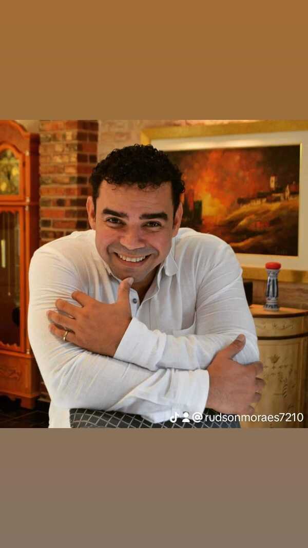 Popular / Cantante brasilero Rudson Moraes radicado en Paraguay lanzó "Albirroja che pasión"