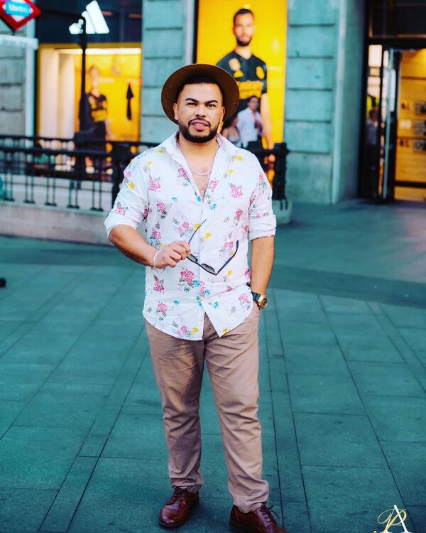 Popular / El influencer Perro Perrísimo que causa furor con su guaraní en España llega a Paraguay